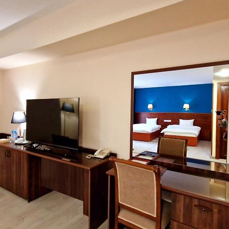Ararat Hotel Yerevan Exterior photo