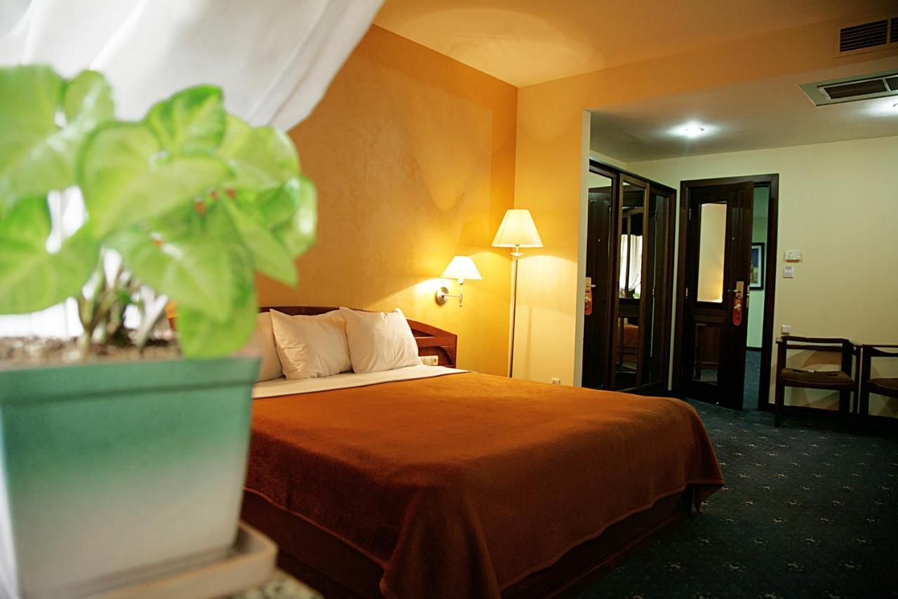Ararat Hotel Yerevan Exterior photo