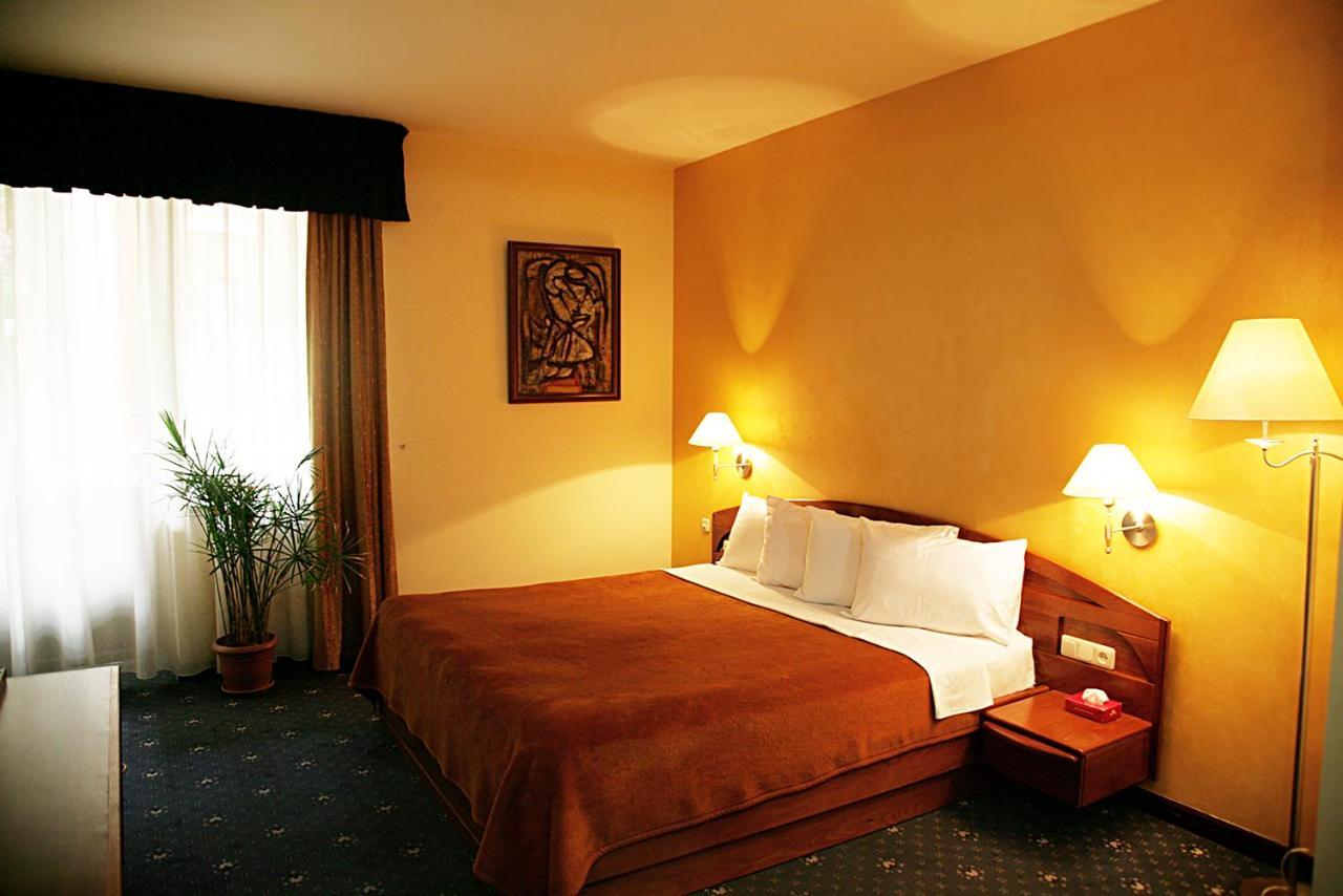 Ararat Hotel Yerevan Exterior photo